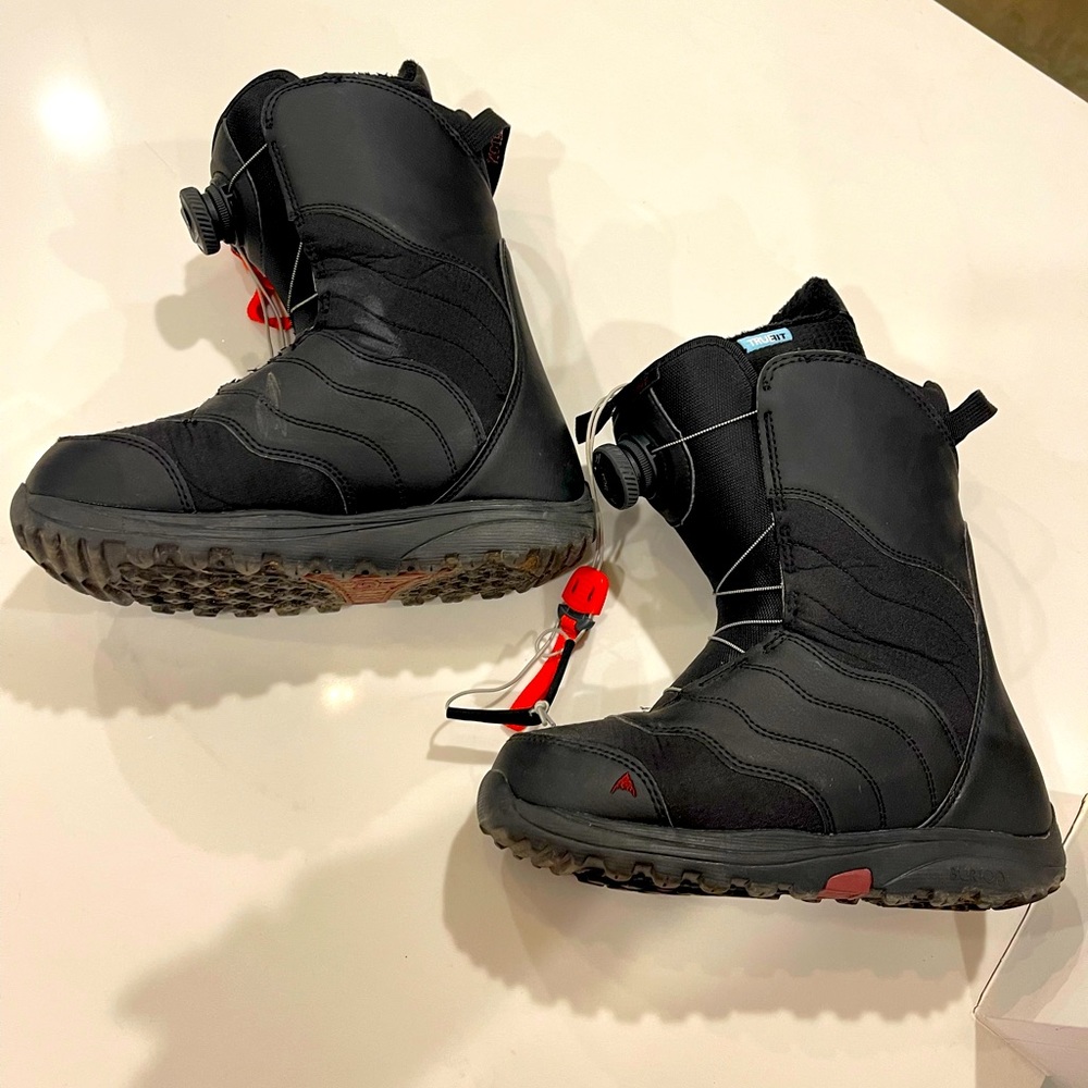 Burton Mint Boas